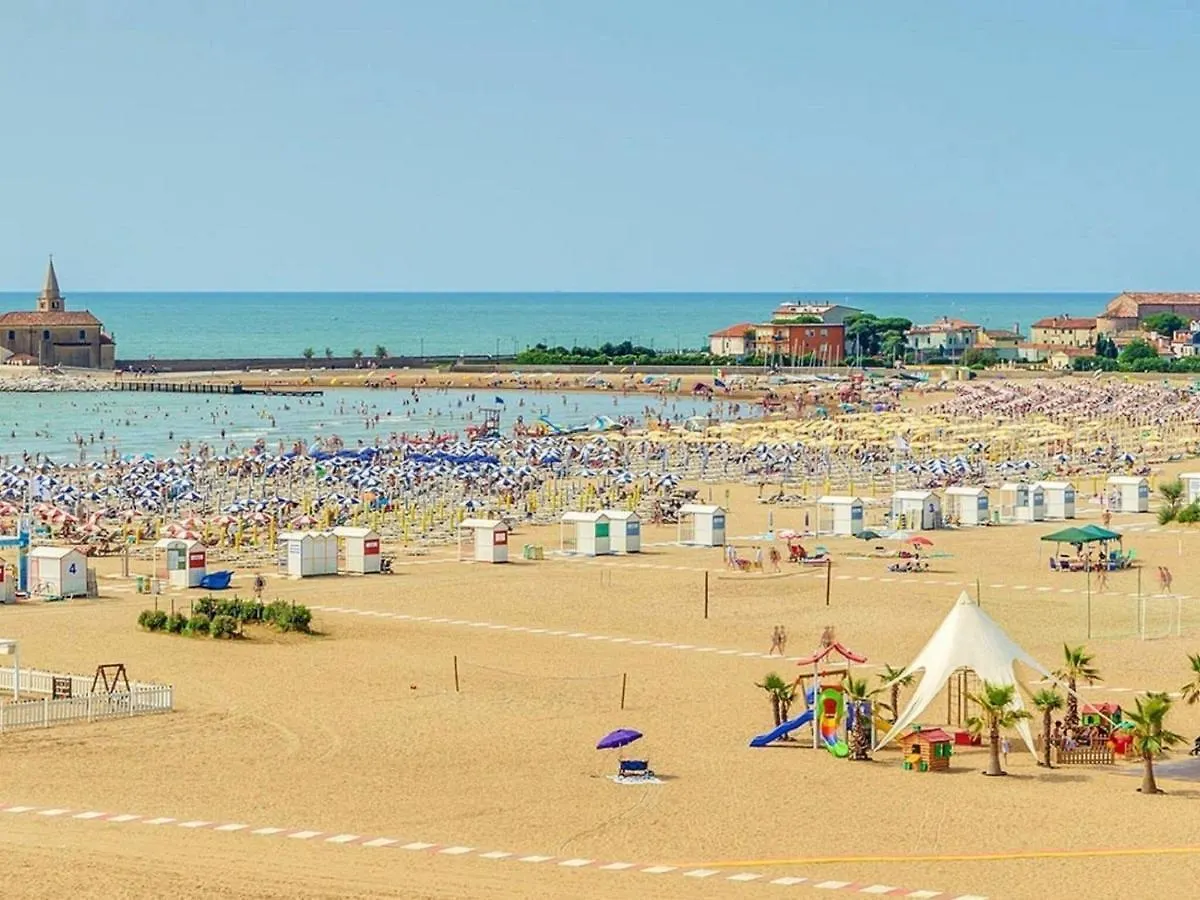 Snug Holiday Home In Porto Santa Margherita With Terrace Daire Porto Santa Margherita di Caorle